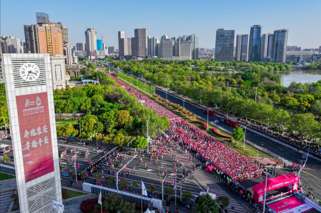 2025淮安马拉松开跑 体育激情邂逅文旅魅力(图2)