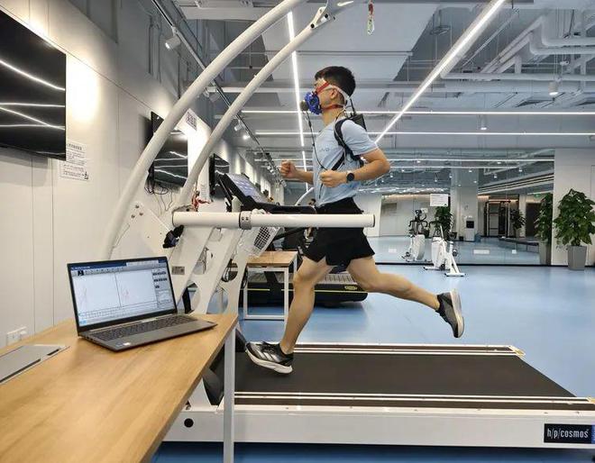 一块“超轻超会跑”的智能手表需要蕴含多少技术含量？(图3)