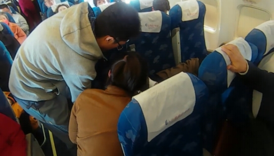 烟台市口腔医院医生航班上施救 广州乘客深受感动